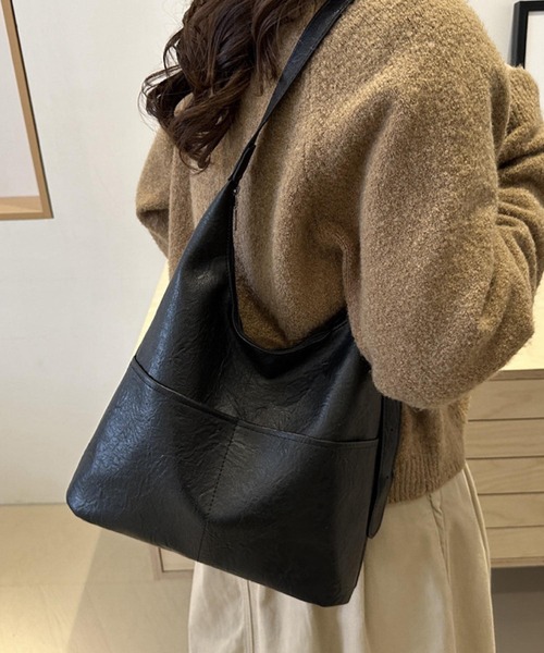 TONE SELECT GOODS（トーンセレクトグッズ）の「urbanfemine./合成皮革 ポケット ワンショルダー 軽量 ショルダー バッグ U7606（ショルダーバッグ・レディース・ダークブラウン/ブラウン/ホワイト/ブラック・FREE）」の2枚目の写真