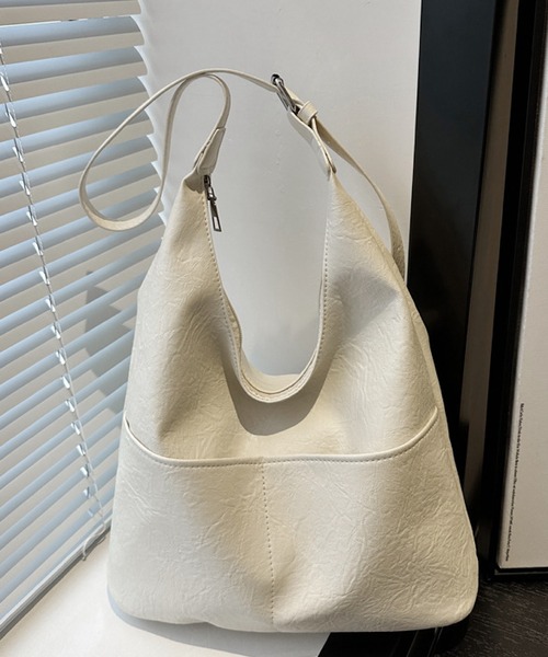 TONE SELECT GOODS（トーンセレクトグッズ）の「urbanfemine./合成皮革 ポケット ワンショルダー 軽量 ショルダー バッグ U7606（ショルダーバッグ・レディース・ダークブラウン/ブラウン/ホワイト/ブラック・FREE）」の7枚目の写真