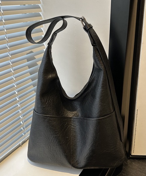 TONE SELECT GOODS（トーンセレクトグッズ）の「urbanfemine./合成皮革 ポケット ワンショルダー 軽量 ショルダー バッグ U7606（ショルダーバッグ・レディース・ダークブラウン/ブラウン/ホワイト/ブラック・FREE）」の9枚目の写真