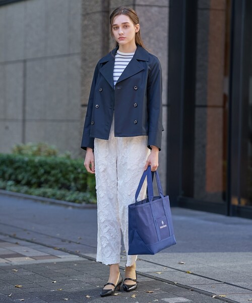 DRESSTERIOR（ドレステリア）の「【撥水素材】Aラインショートトレンチジャケット（トレンチコート・レディース・ベージュ/ネイビー・34/36/38）」の17枚目の写真