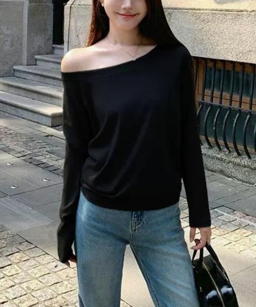 maison de LATIR(メゾンドラティール)の「綺麗め抜け感作る大人オフショルカットソー(Tシャツ/カットソー・レディース・ホワイト/ブラック/グレー・FREE)」の3枚目の写真