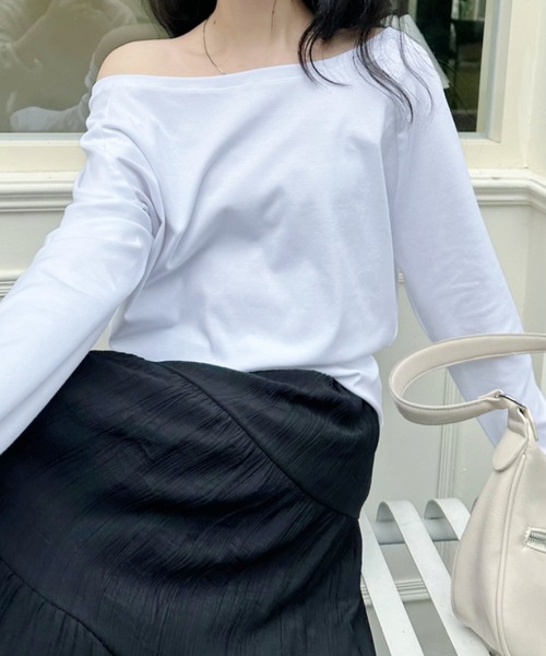 maison de LATIR(メゾンドラティール)の「綺麗め抜け感作る大人オフショルカットソー(Tシャツ/カットソー・レディース・ホワイト/ブラック/グレー・FREE)」の18枚目の写真