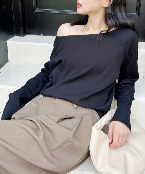 maison de LATIR(メゾンドラティール)の「綺麗め抜け感作る大人オフショルカットソー(Tシャツ/カットソー・レディース・ホワイト/ブラック/グレー・FREE)」の15枚目の写真