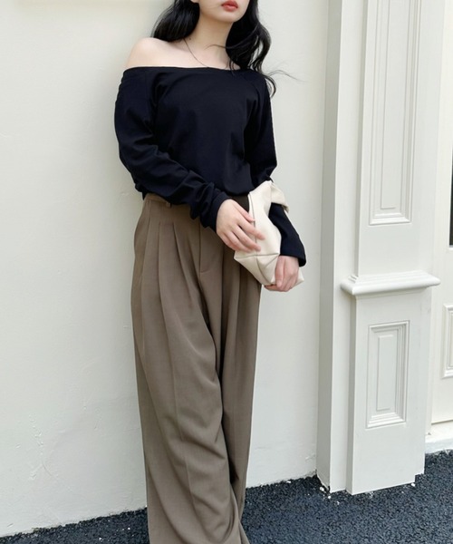 maison de LATIR(メゾンドラティール)の「綺麗め抜け感作る大人オフショルカットソー(Tシャツ/カットソー・レディース・ホワイト/ブラック/グレー・FREE)」の16枚目の写真