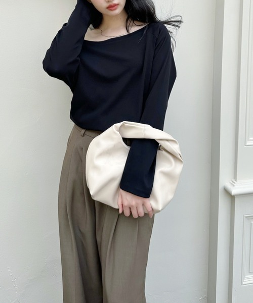 maison de LATIR(メゾンドラティール)の「綺麗め抜け感作る大人オフショルカットソー(Tシャツ/カットソー・レディース・ホワイト/ブラック/グレー・FREE)」の22枚目の写真