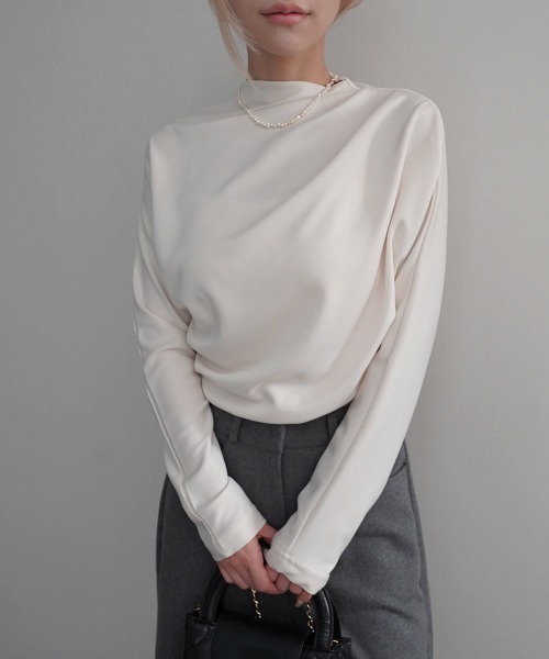 Rashik(ラシク)の「【Rashik】エレガントドレープハイネックトップス(Tシャツ/カットソー・レディース・アイボリー/ブラック/ベージュ/チャコール・FREE)」の1枚目の写真