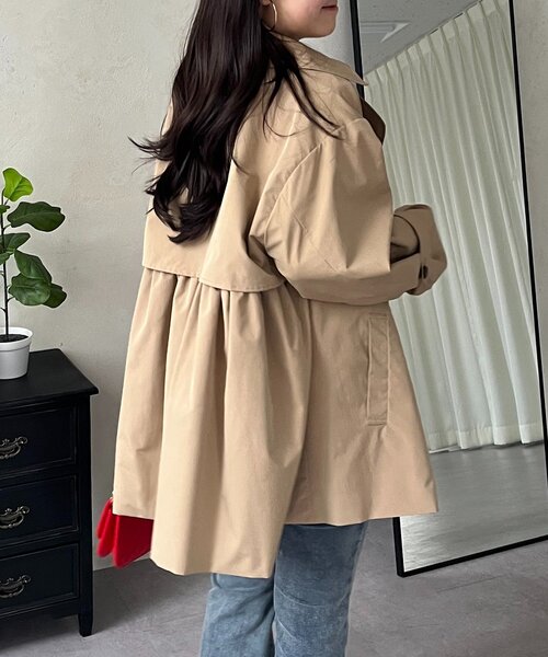 prose verse（プロズヴェール）の「バックギャザーミドル丈Aライントレンチコート（トレンチコート・レディース・ベージュ・LARGE/MEDIUM/SMALL）」の10枚目の写真