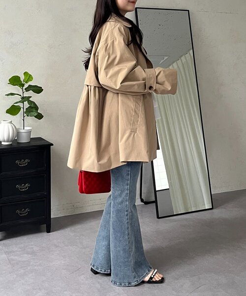prose verse（プロズヴェール）の「バックギャザーミドル丈Aライントレンチコート（トレンチコート・レディース・ベージュ・LARGE/MEDIUM/SMALL）」の17枚目の写真