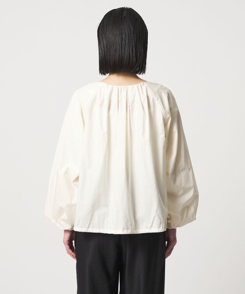 A DAY IN THE LIFE UNITED ARROWS(アデイインザライフユナイテッドアローズ)の「ギャザー バルーンスリーブ ブラウス <A DAY IN THE LIFE>(シャツ/ブラウス・レディース・ダークグレー/モカ/オフホワイト・FREE)」の4枚目の写真