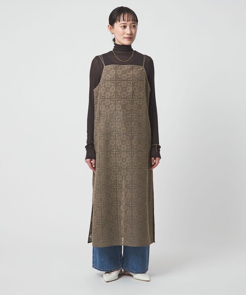 green label relaxing（グリーンレーベルリラクシング）の「シアー レース キャミソール ワンピース（ワンピース・レディース・オフホワイト/モカ・FREE）」の9枚目の写真