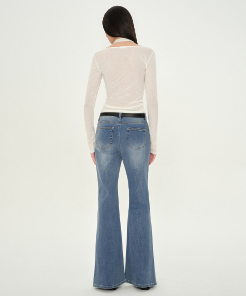 MUSINSA STANDARD WOMAN（ムシンサスタンダードウーマン）の「ウィメンズ ローライズスリムフレアデニムパンツ [ライトインディゴ]（デニムパンツ・レディース・その他・30/24/25/26/27/28/29）」の2枚目の写真