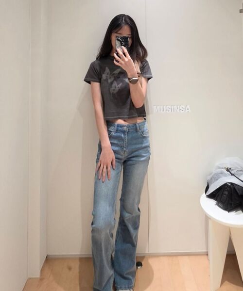 MUSINSA STANDARD WOMAN（ムシンサスタンダードウーマン）の「ウィメンズ ローライズスリムフレアデニムパンツ [ライトインディゴ]（デニムパンツ・レディース・その他・30/24/25/26/27/28/29）」の7枚目の写真