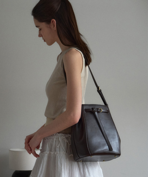 FOLNUA（フォルニュア）の「LALE BAG [2COLOR]（ショルダーバッグ・レディース・ブラック/ブラウン・FREE）」の3枚目の写真