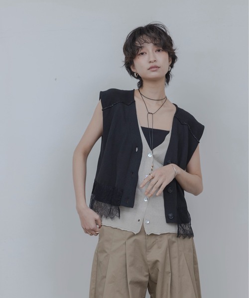 Eimee Law（エイミーロウ）の「レーストリムレイヤードニットベスト（ベスト・レディース・ブラック/ベージュ・FREE）」の2枚目の写真
