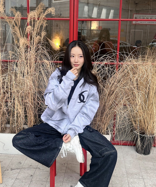 PIMADAZIWIN（ピマダジウィン）の「[WayV, NCT](XIAOJUNが着用)Smoke Hood Zip-Up_[White Melange]（パーカー・レディース・ライトグレー・MEDIUM/LARGE/X-LARGE）」の3枚目の写真