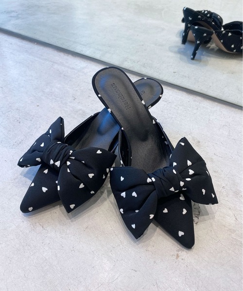 Narcissus（ナルシス）の「【Narcissus】ハートリボンミュール（パンプス・レディース・ブラック/ホワイト・24.0cm/25.0cm/23.0cm）」の5枚目の写真