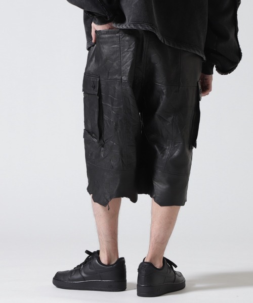 FR(13)NDS(フレンズ)の「FR(13)NDS /フレンズ/REPRO-LEATHER CARGO SHORTS(その他パンツ・メンズ・ブラック・M/L)」の2枚目の写真