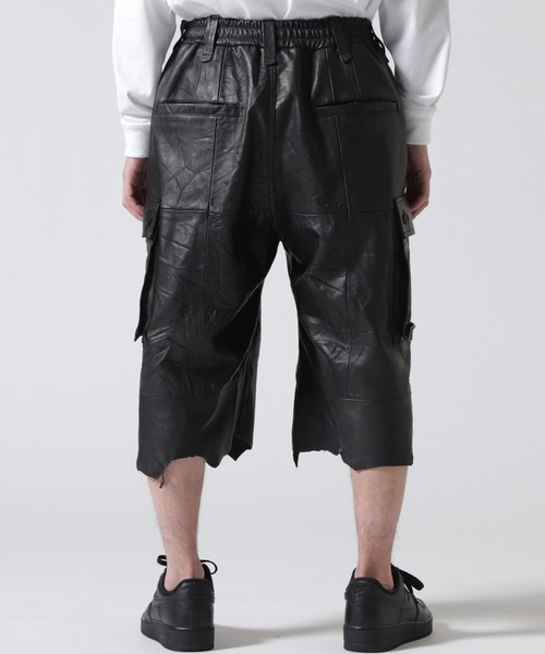 FR(13)NDS(フレンズ)の「FR(13)NDS /フレンズ/REPRO-LEATHER CARGO SHORTS(その他パンツ・メンズ・ブラック・M/L)」の3枚目の写真