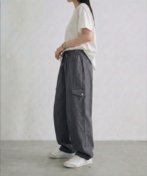 Megil（メギル）の「ワイドカーゴパンツ（カーゴパンツ・レディース・チャコールグレー/ブラック/ベージュ・SMALL/MEDIUM/LARGE/X-LARGE）」の7枚目の写真