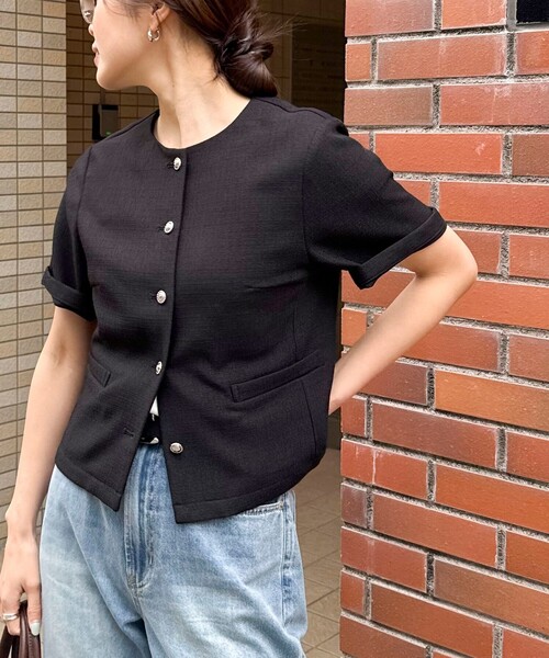 fredy emue(フレディエミュ)の「【@sora_522m企画】ノーカラーハーフスリーブジャケット(ノーカラージャケット・レディース・オフホワイト/ブラック・38)」の2枚目の写真