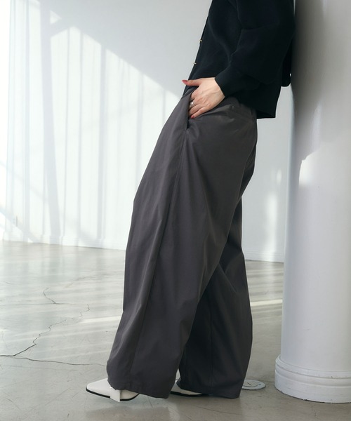 ELLEgirl（エルガール）の「イージーコクーンパンツ（その他パンツ・レディース・ライム/ベージュ/チャコール・TM/M）」の4枚目の写真