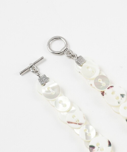 Ray BEAMS(レイビームス)の「シェル ボタン ネックレス(ネックレス・レディース・オフホワイト・ONE SIZE)」の3枚目の写真
