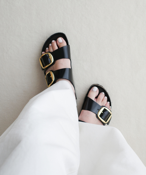 BIRKENSTOCK(ビルケンシュトック)の「BIRKENSTOCK/ビルケンシュトック Arizona Big Buckle 1021476/1031873(サンダル・レディース・アイボリー/ブラック・39/38/37/36)」の12枚目の写真