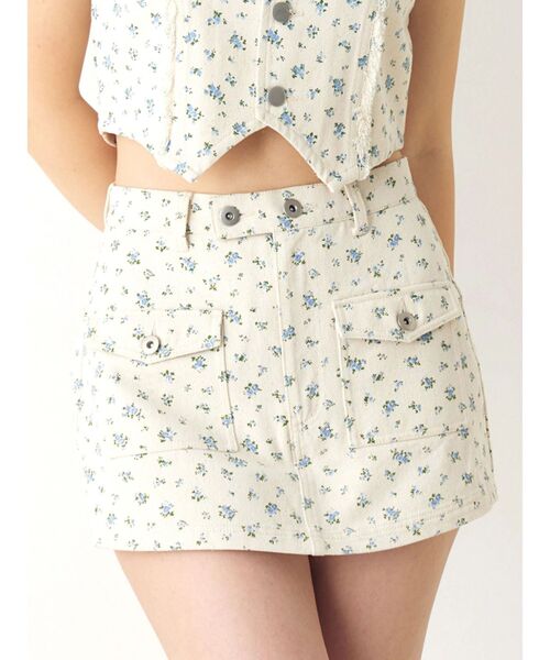 CALNAMUR（カルナムール）の「ツイルフラワーミニスカパン（スカート・レディース・ブルー/ピンク・SMALL/MEDIUM）」の2枚目の写真