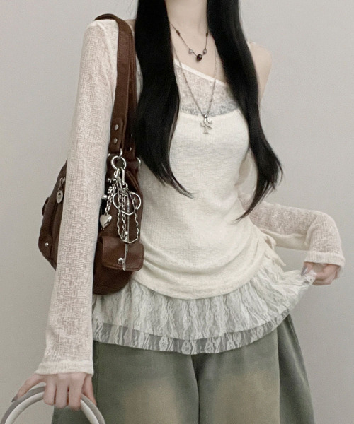 VIVID LADY（ビビッドレディー）の「ワンショルダーニット＆レースフリルキャミソール アンサンブル（アンサンブル・レディース・クリーム/グレー・FREE）」の2枚目の写真