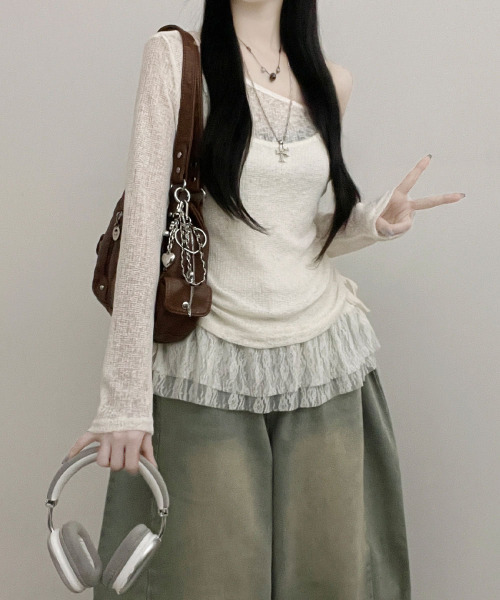 VIVID LADY（ビビッドレディー）の「ワンショルダーニット＆レースフリルキャミソール アンサンブル（アンサンブル・レディース・クリーム/グレー・FREE）」の13枚目の写真