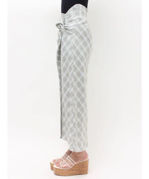 MERCURYDUO(マーキュリーデュオ)の「ツイストアシメナロースカート(スカート・レディース・ブラック/ミント/ベージュ・SMALL/MEDIUM)」の11枚目の写真