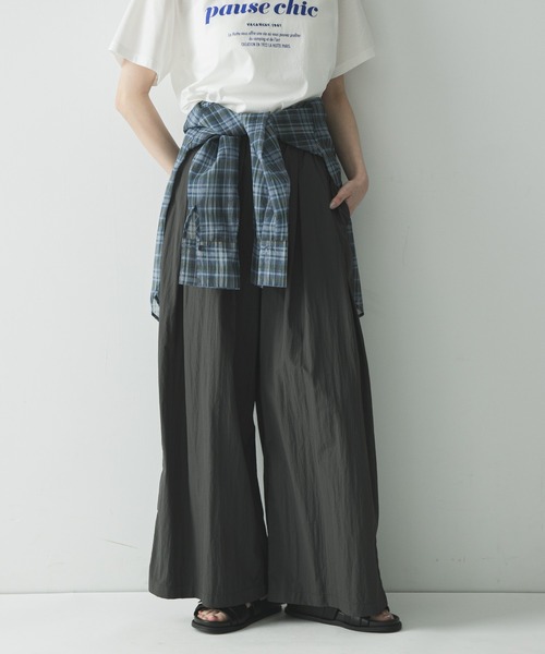 URBAN RESEARCH(アーバンリサーチ)の「『UR TECH』ギャザーワイドパンツ(その他パンツ・レディース・ベージュ/ライトグレー/チャコールグレー・36/38)」の1枚目の写真