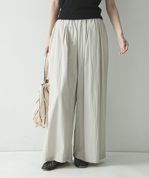 URBAN RESEARCH(アーバンリサーチ)の「『UR TECH』ギャザーワイドパンツ(その他パンツ・レディース・ベージュ/ライトグレー/チャコールグレー・36/38)」の11枚目の写真