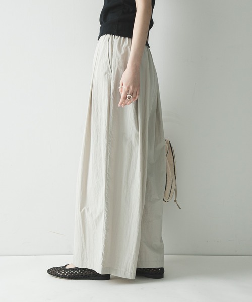 URBAN RESEARCH(アーバンリサーチ)の「『UR TECH』ギャザーワイドパンツ(その他パンツ・レディース・ベージュ/ライトグレー/チャコールグレー・36/38)」の12枚目の写真