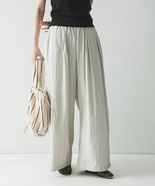 URBAN RESEARCH(アーバンリサーチ)の「『UR TECH』ギャザーワイドパンツ(その他パンツ・レディース・ベージュ/ライトグレー/チャコールグレー・36/38)」の14枚目の写真