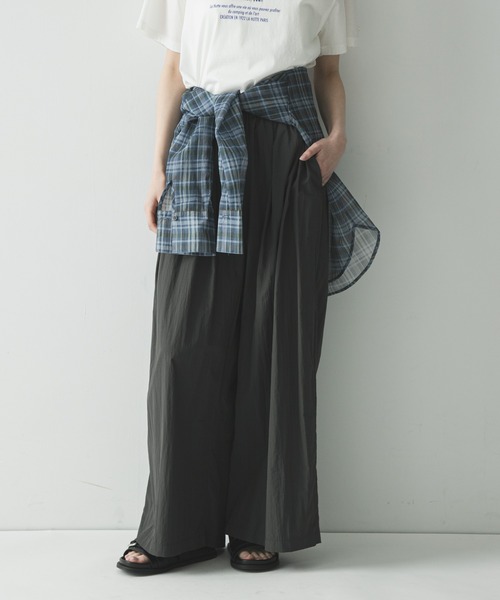 URBAN RESEARCH(アーバンリサーチ)の「『UR TECH』ギャザーワイドパンツ(その他パンツ・レディース・ベージュ/ライトグレー/チャコールグレー・36/38)」の4枚目の写真