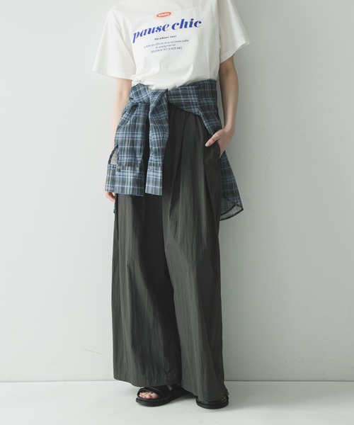 URBAN RESEARCH(アーバンリサーチ)の「『UR TECH』ギャザーワイドパンツ(その他パンツ・レディース・ベージュ/ライトグレー/チャコールグレー・36/38)」の5枚目の写真