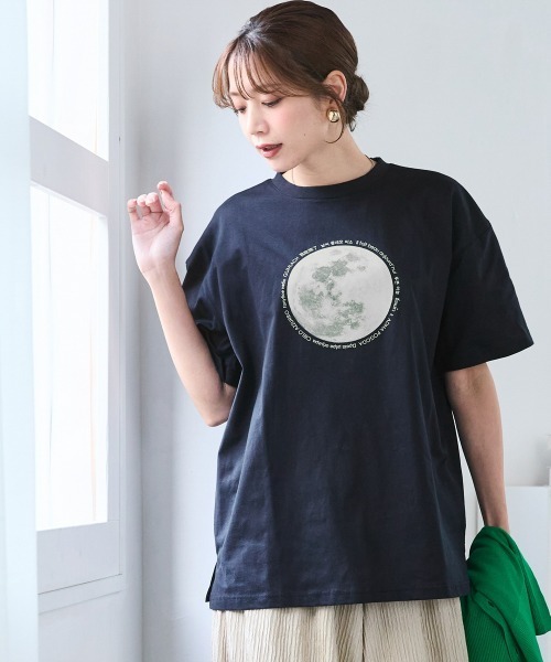 SMILE LAND（スマイルランド）の「＜大きいサイズ＞ 綿100％ゆるシルエットプリントＴシャツ（接触冷感・UVカット）（Tシャツ/カットソー・レディース・グリーン系/モカ/ブラック系2/ネイビー系2/ネイビー系/ネイビー系3/ベージュ系/チャコール/ブラック系/ピンク系・5L/4L/3L/LL/L）」の9枚目の写真