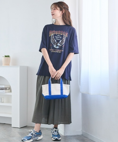 SMILE LAND（スマイルランド）の「＜大きいサイズ＞ 綿100％ゆるシルエットプリントＴシャツ（接触冷感・UVカット）（Tシャツ/カットソー・レディース・グリーン系/モカ/ブラック系2/ネイビー系2/ネイビー系/ネイビー系3/ベージュ系/チャコール/ブラック系/ピンク系・5L/4L/3L/LL/L）」の12枚目の写真
