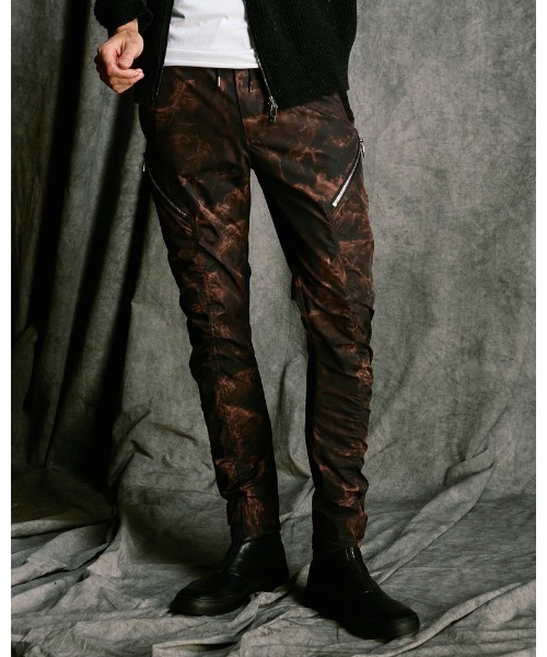 wjk（ダヴルジェイケイ）の「puckering banana teck pants（カーゴパンツ・メンズ・ライトグレー/ブラック/ブラック系その他・SMALL/MEDIUM/LARGE/X-LARGE）」の2枚目の写真