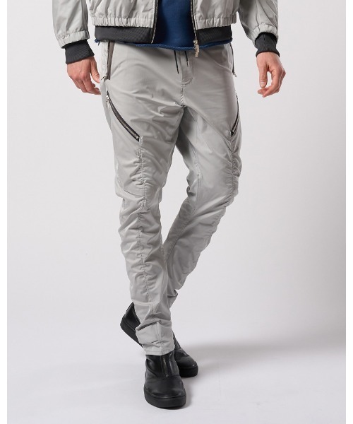 wjk（ダヴルジェイケイ）の「puckering banana teck pants（カーゴパンツ・メンズ・ライトグレー/ブラック/ブラック系その他・SMALL/MEDIUM/LARGE/X-LARGE）」の3枚目の写真