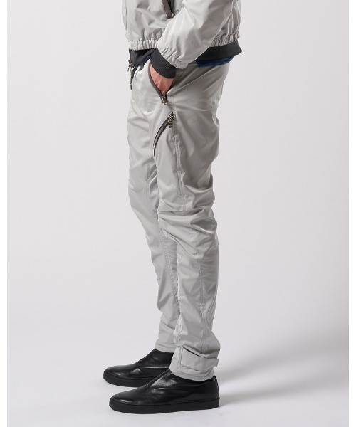 wjk（ダヴルジェイケイ）の「puckering banana teck pants（カーゴパンツ・メンズ・ライトグレー/ブラック/ブラック系その他・SMALL/MEDIUM/LARGE/X-LARGE）」の11枚目の写真