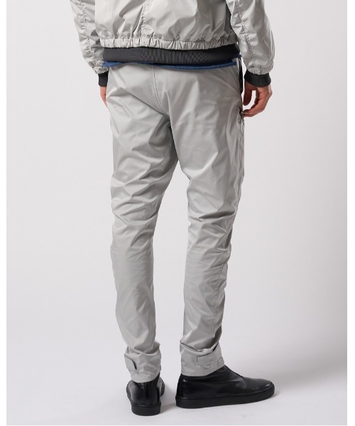 wjk（ダヴルジェイケイ）の「puckering banana teck pants（カーゴパンツ・メンズ・ライトグレー/ブラック/ブラック系その他・SMALL/MEDIUM/LARGE/X-LARGE）」の12枚目の写真