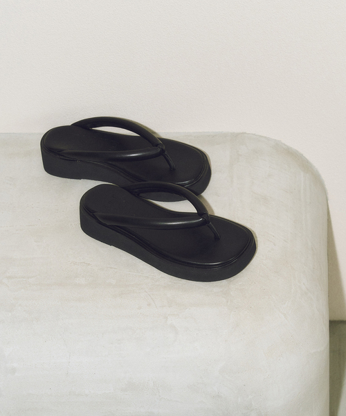 GRISE(グリーズ)の「MIDORI UEEDA×GRISEアツゾコチューブトングサンダル(サンダル・レディース・ブラック・SMALL/MEDIUM/LARGE/X-LARGE)」の3枚目の写真