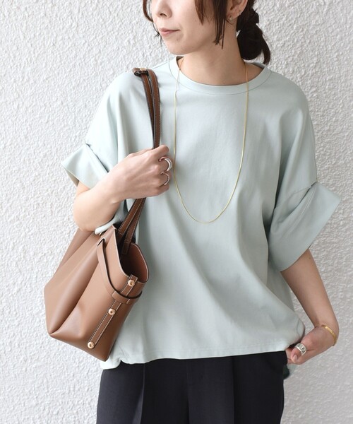 SHIPS Colors(シップス カラーズ)の「SHIPS Colors:〈手洗い可能〉スムース 2WAYスリーブ ニュアンス TEE◇(Tシャツ/カットソー・レディース・ブラック/ブラウン/グレー/ライトグリーン・ONE SIZE)」の1枚目の写真