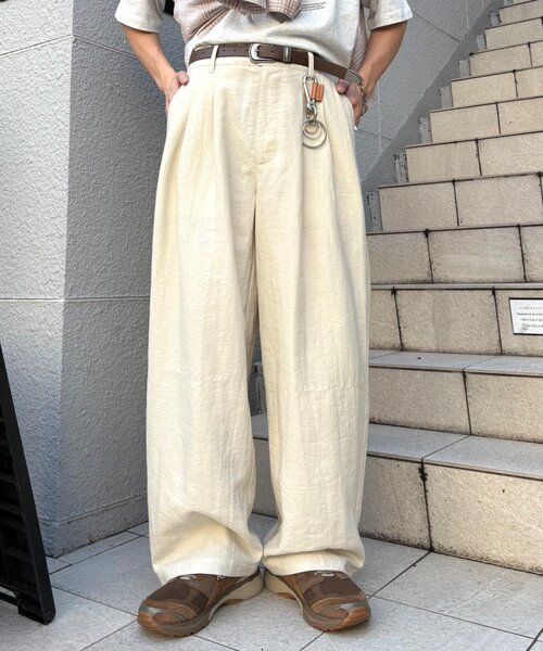 CIAOPANIC TYPY（チャオパニックティピー）の「【接触冷感素材で夏も快適】男女兼用/レーヨンナイロン2タックワイドスラックス（スラックス・メンズ・ブラウン/ホワイト/ブラック・LARGE/MEDIUM）」の2枚目の写真