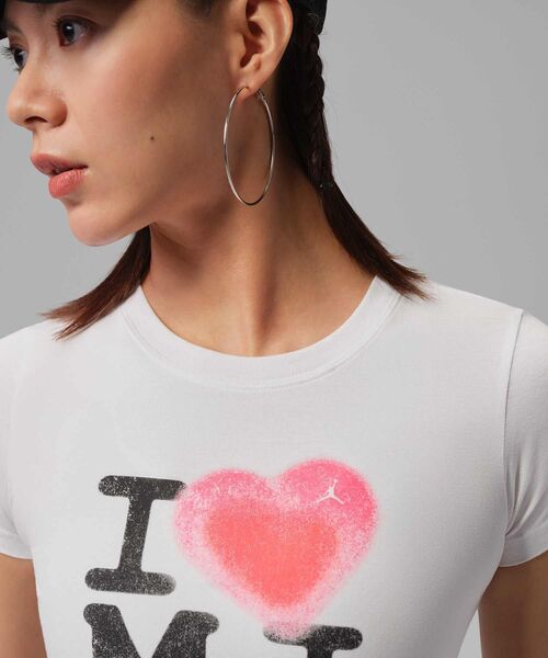 JORDAN BRAND（ジョーダンブランド）の「ジョーダン フライト ウィメンズ グラフィック Tシャツ / Jordan Flight Women's Graphic T-Shirt IR0771-100 White（Tシャツ/カットソー・レディース・ホワイト・L/M/XL/S/XS）」の3枚目の写真