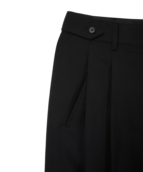 SYNQIA(シンキア)の「ヘリテージアジャスタブルツーピンタックトラウザー ブラック(スラックス・メンズ・その他・LARGE/MEDIUM/SMALL)」の9枚目の写真