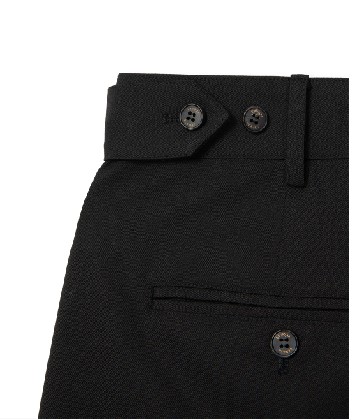 SYNQIA(シンキア)の「ヘリテージアジャスタブルツーピンタックトラウザー ブラック(スラックス・メンズ・その他・LARGE/MEDIUM/SMALL)」の4枚目の写真