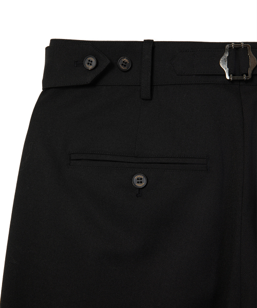 SYNQIA(シンキア)の「ヘリテージアジャスタブルツーピンタックトラウザー ブラック(スラックス・メンズ・その他・LARGE/MEDIUM/SMALL)」の3枚目の写真